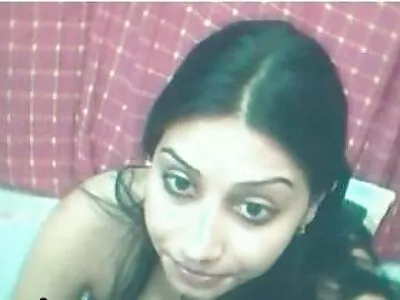 ജഗ്ഗി വീട്ടമ്മയായ ലേസി ബെൻഡർ POV-യിൽ ബിഗ് ഡിക്കിനെ മുലകുടിക്കുന്നു