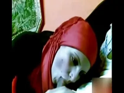 സെക്സി സുന്ദരിക്ക് അവളുടെ ഭൂവുടമയെ ഇഷ്ടമാണ്