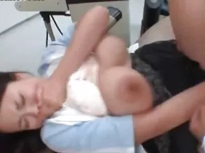 ധനികയായ സ്ത്രീ വികൃതിയായി പെരുമാറാൻ ഇഷ്ടപ്പെടുന്നു