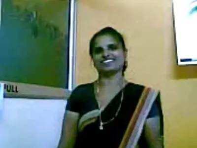 ആകർഷകമായ കാരാ ഫോക്‌സ് ഒരു ബ്ലോജോബ് നൽകുകയും ഹോട്ടലിലെ അവളുടെ സഹപ്രവർത്തകനെ കബളിപ്പിക്കുകയും ചെയ്യുന്നു