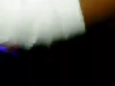 കറുത്ത മുടിയുള്ള കുഞ്ഞ് കാമോയി ബാല വലിയ ഡിക്ക് ഓടിക്കുന്നത് ആസ്വദിക്കുന്നു