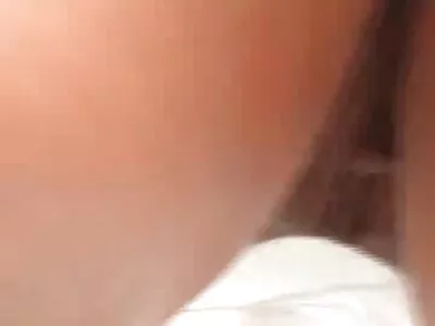 പ്രിയപ്പെട്ട സെക്‌സ് ടോയ് ഉപയോഗിച്ച് ആഞ്ജലീന ഡയമന്തി വസ്ത്രങ്ങൾ വലിച്ചു കീറുന്നു